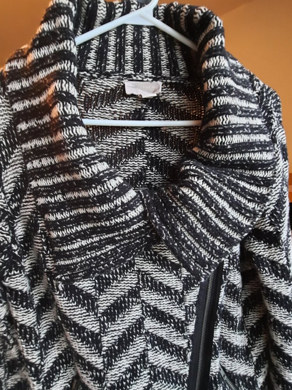 Forever 21 Black & White Chevron Knit Moto-Style Jacket - Picture 5 of 8